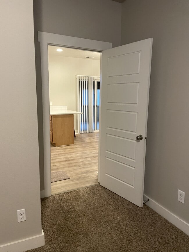 Building Photo - 447 N Baxter Way