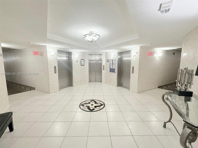 Building Photo - 1400 St Charles Pl