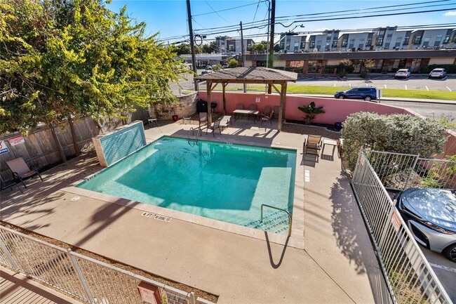 Building Photo - 1422 Collier St