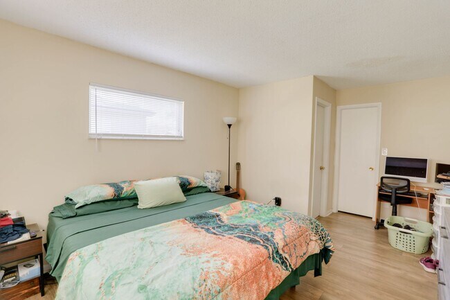 Building Photo - 3086 Bluebrook Dr