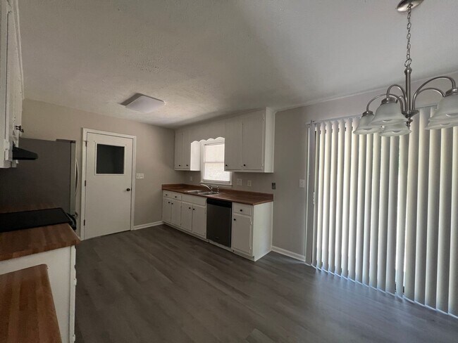 Building Photo - 9330 Castle Falls Cir