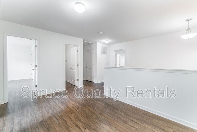 Building Photo - 250 Baybrook Ln