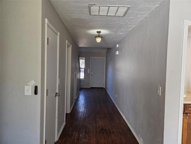 Building Photo - 317 Abilene Ave