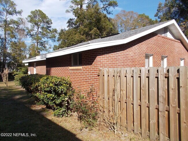 Building Photo - 5738 Cruz Rd