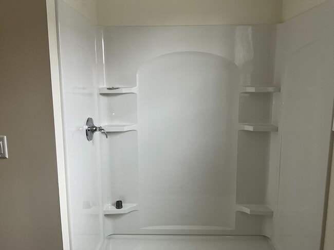 Building Photo - 90 Elm St