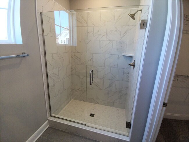 Building Photo - AVAILABLE NOW! 2-Bed/2-Bath Condo in Franklin