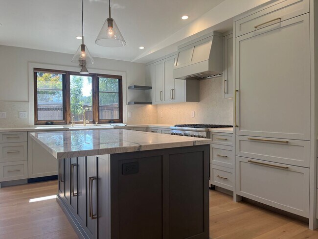 Building Photo - Completely Remodeled Home in Prime Los Gat...