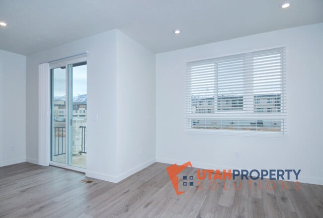Building Photo - 421 S 960 W