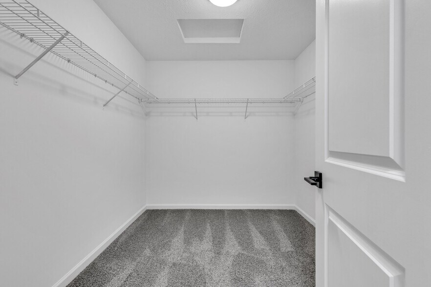 Building Photo - 9724 Brooks Dr