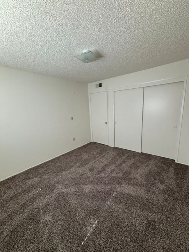 Building Photo - 8012 N Laurelglen Blvd