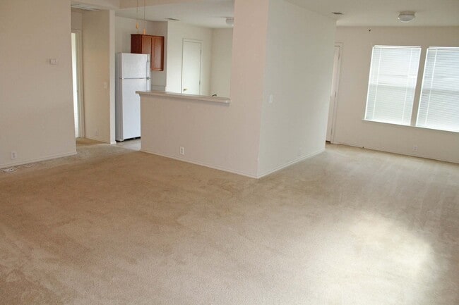 Building Photo - Lovely 3 BR 2 BA Home for Lease in Cross Oak Ranch Addition