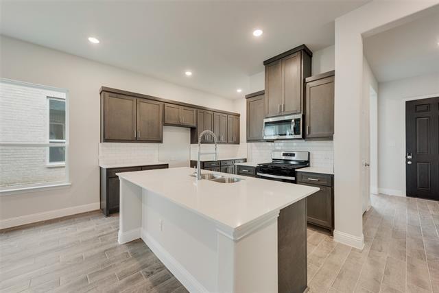 Building Photo - 703 Parrino pkwy