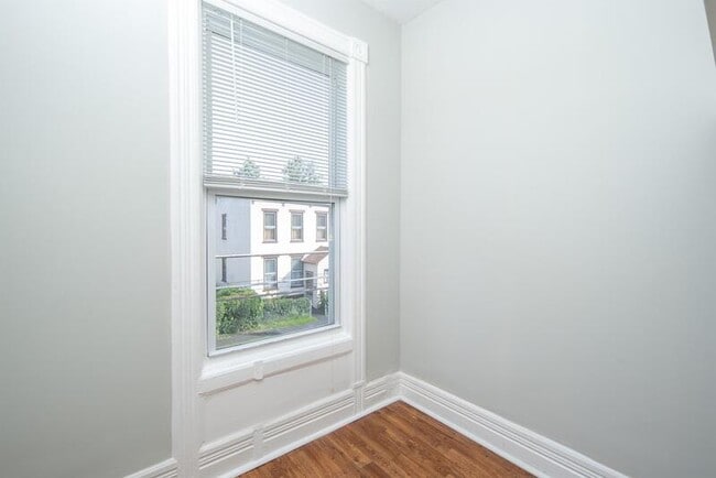 Building Photo - 233 Stow Ave