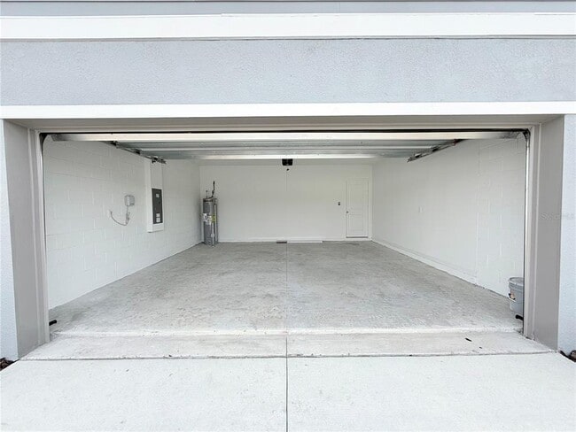 Building Photo - 3809 NE 32nd Ct