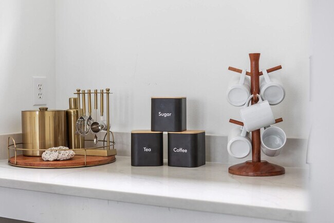 Building Photo - 80 East Royal Fern Way