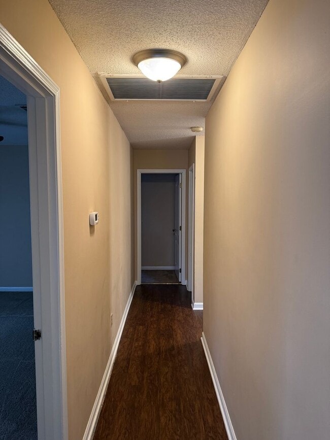 Building Photo - 156 Lakeside Dr