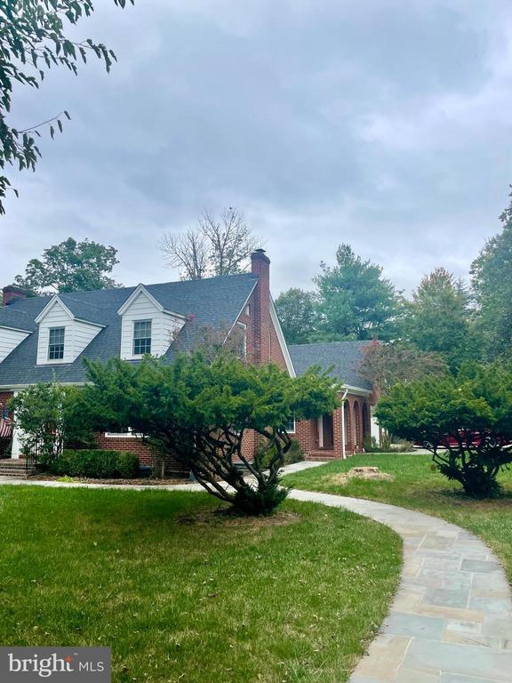 Building Photo - 9309 Main St