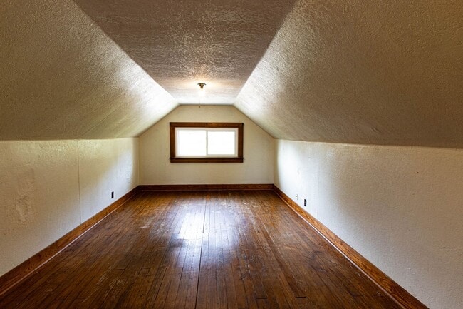 Building Photo - Coming Soon 3 Bedroom Westside House