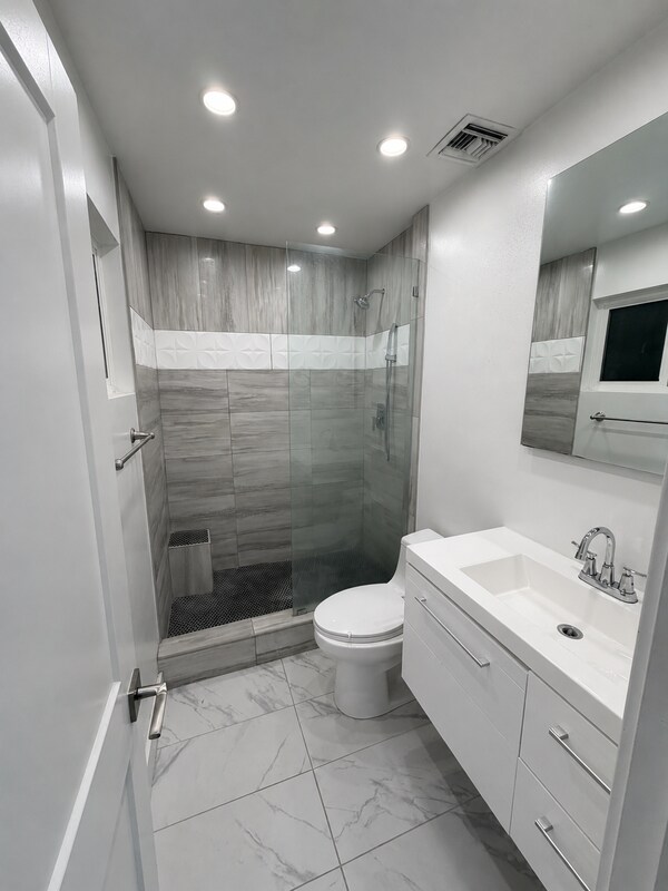 Building Photo - 1716 S Shafer Dr