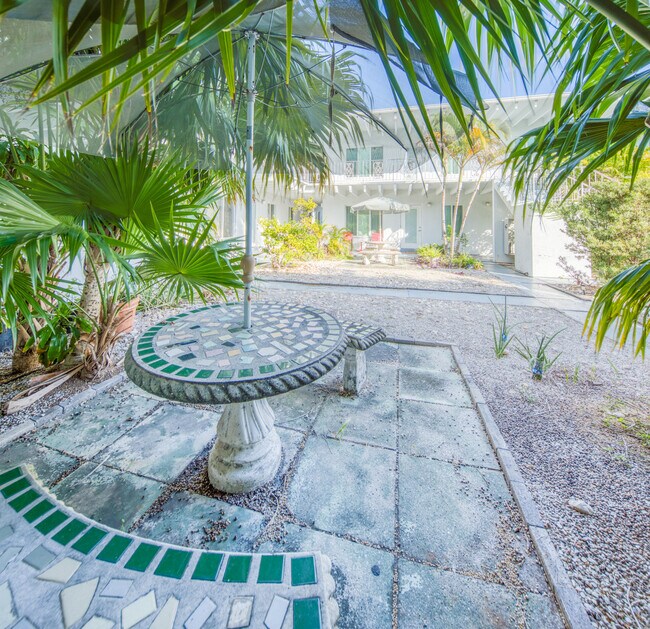 Building Photo - 1520 Lake Ave