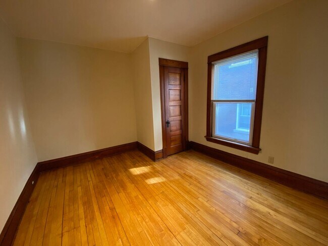 Building Photo - 315-317 N Paterson Street