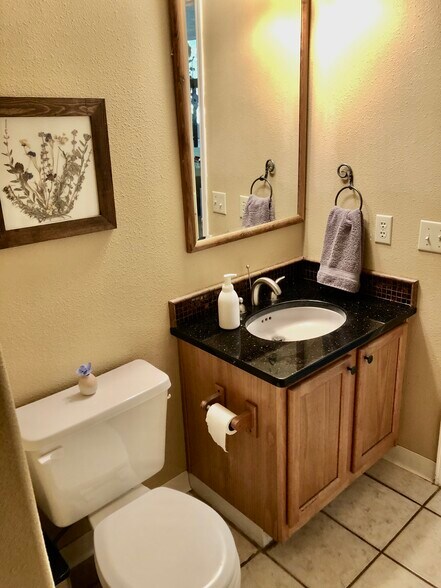 .5 Bath next to laundry - 32724 NE Chamberlain Rd