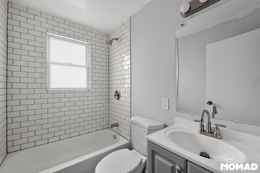 Building Photo - 2229 Redthorn Rd
