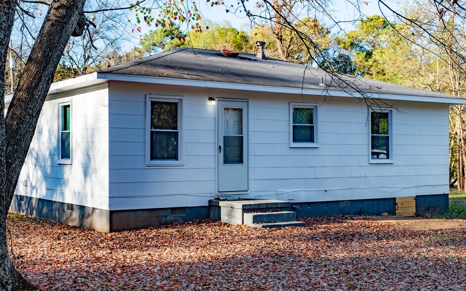 Building Photo - 4210 Irondale Dr NW