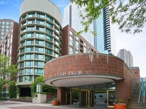 Building Photo - 480 N McClurg Ct