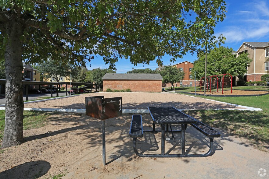 Picnic Area - Copperstone Tech Ridge Apartments