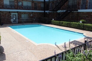 Building Photo - 8401 N New Braunfels Ave