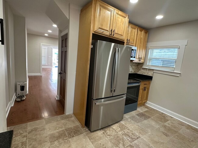 Building Photo - A beautiful, spacious, fully undated 2 bed...