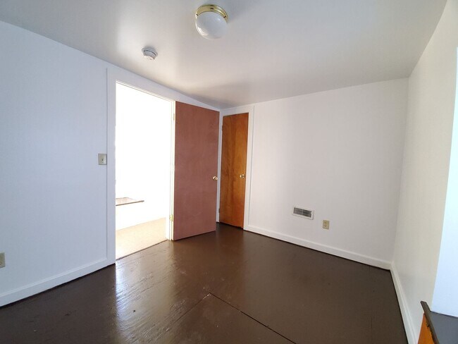 Building Photo - Adorable 3 bed 1 bath home For Rent in Bridgeton - $1575