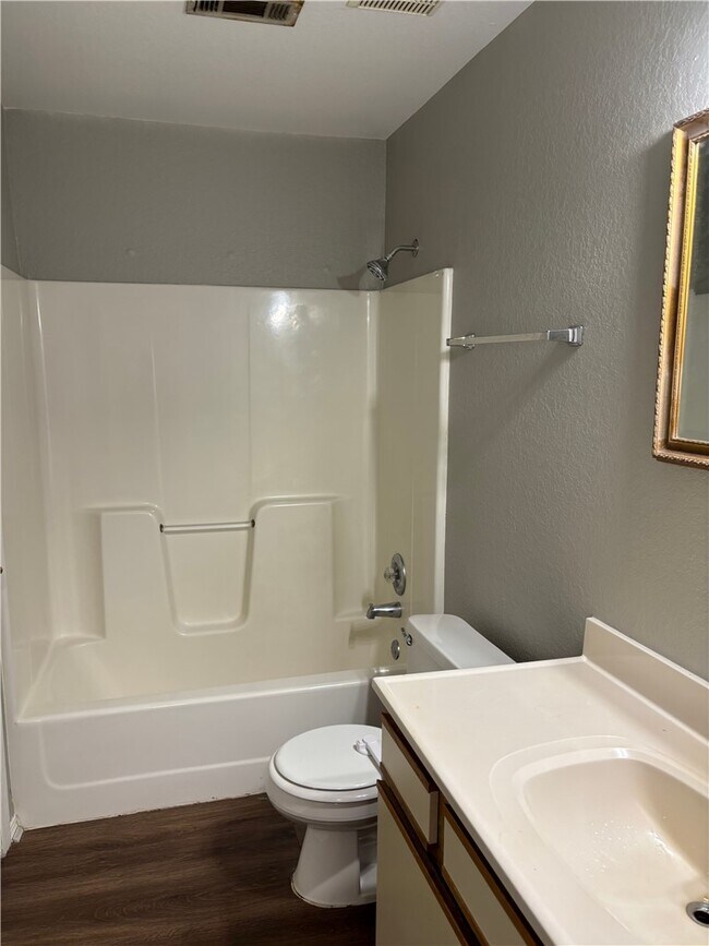 Building Photo - 1368 E Sequoyah Ct