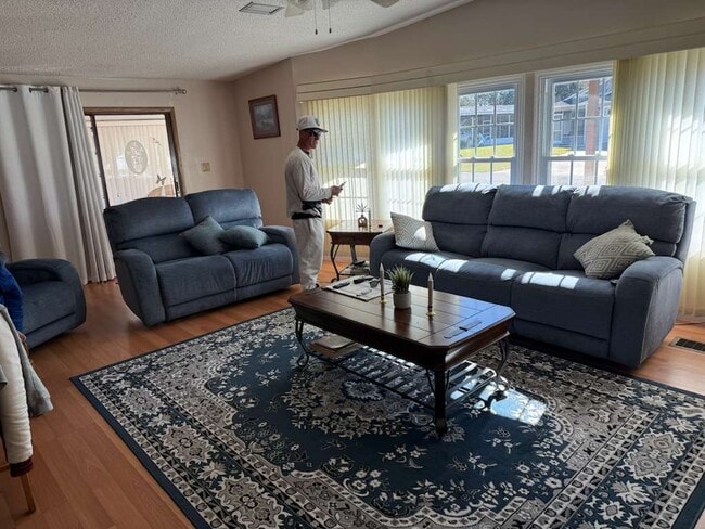 Building Photo - 717 Royal Palm Ave