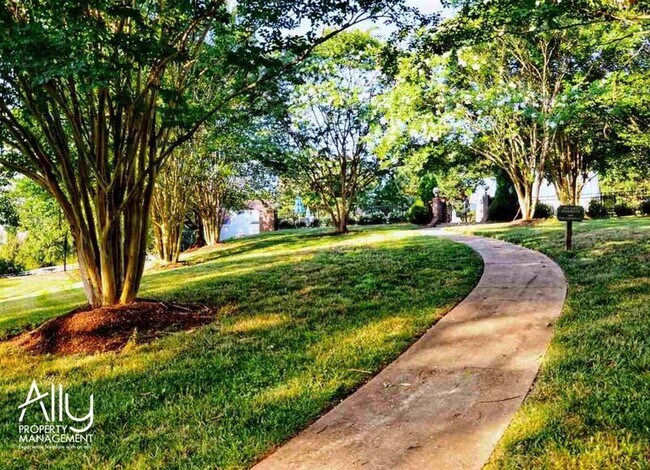 Building Photo - 1003 Wintergreen Ln
