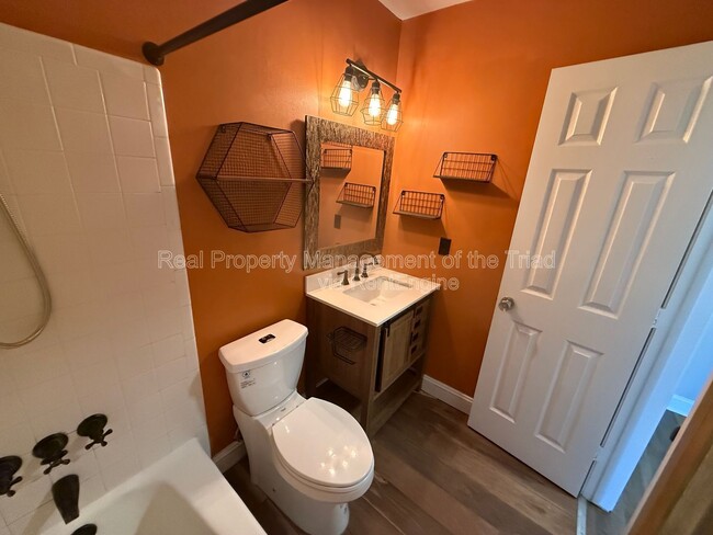 Building Photo - 1319 Glen Raven Ct