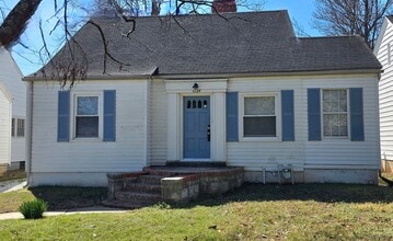 Building Photo - Adorable 3 Bedroom Bungalow close to Mercy Hospital $1295!!!