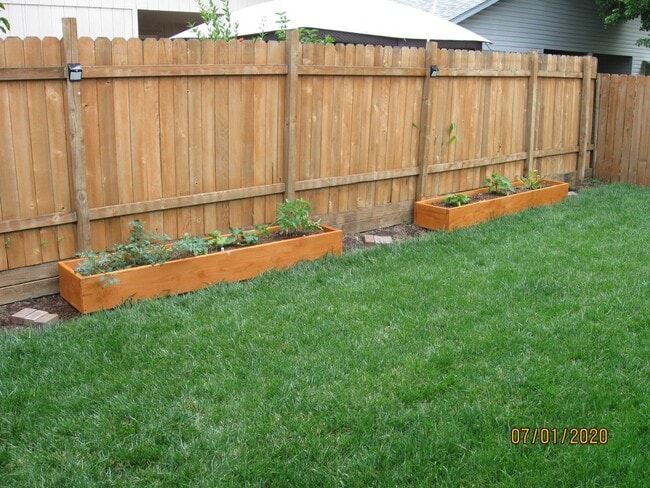 Building Photo - Must See 3 Bedroom with Fenced Yard!