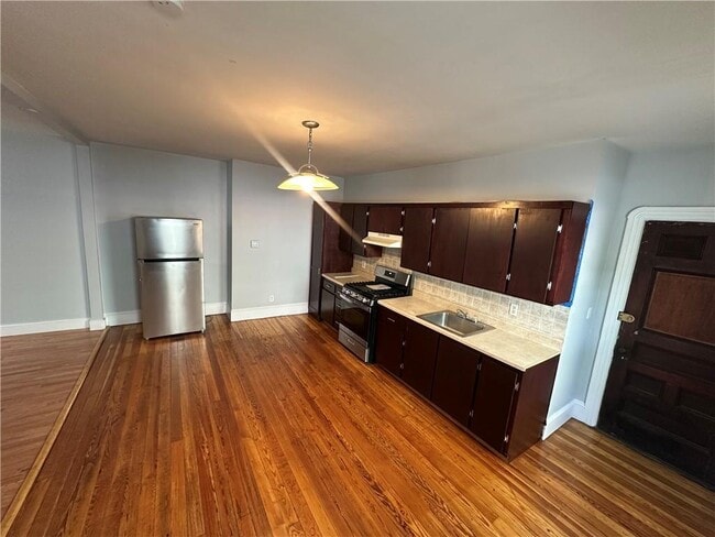 Primary Photo - 52 W Hunt St