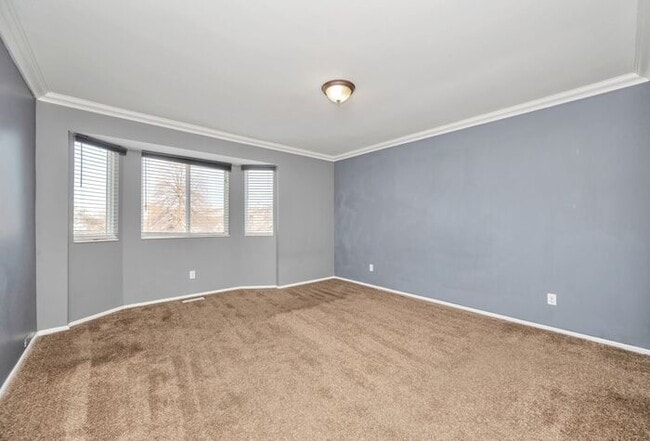 Building Photo - Awesome Rose Park Thouse in quiet community!