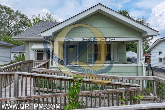 Building Photo - AVAILABLE NOW! 2 BEDROOMS!