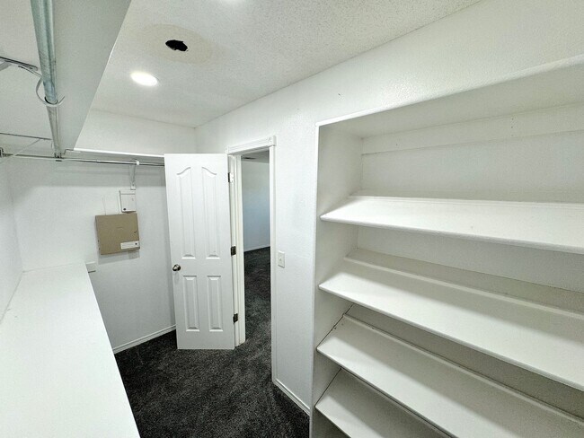 Building Photo - Sandstone Ranch Estates 4Bed Refrig A/C by...
