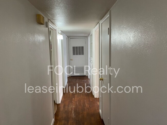 Building Photo - Bright and Welcoming 3/2/1 in the Maxey Park Neighborhood