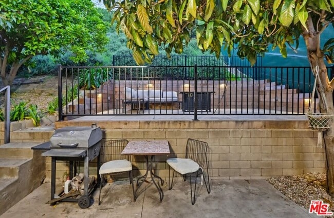 Building Photo - 1828 Silver Lake Blvd