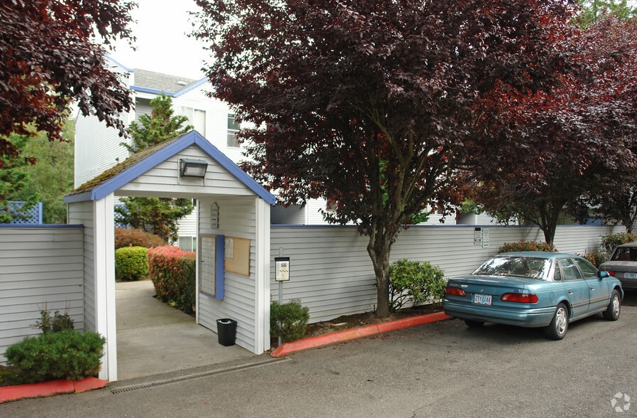 Building Photo - Raleigh Court Apartments
