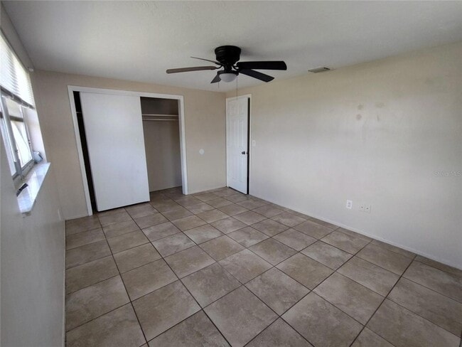 Building Photo - 2333 Roselawn Dr