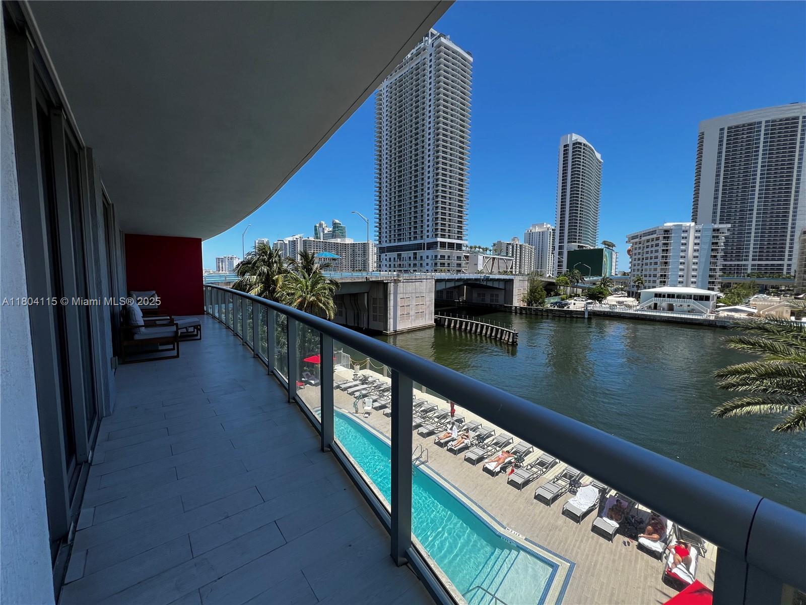 Building Photo - 2600 E Hallandale Beach Blvd