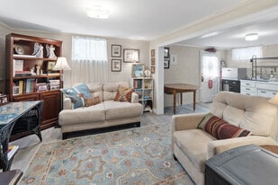 Building Photo - 504 E Patrick St