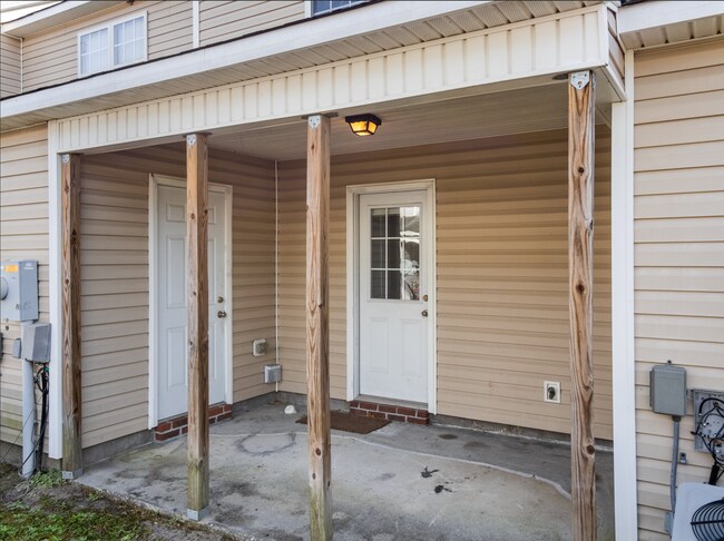 Building Photo - 603 Streamwood Dr